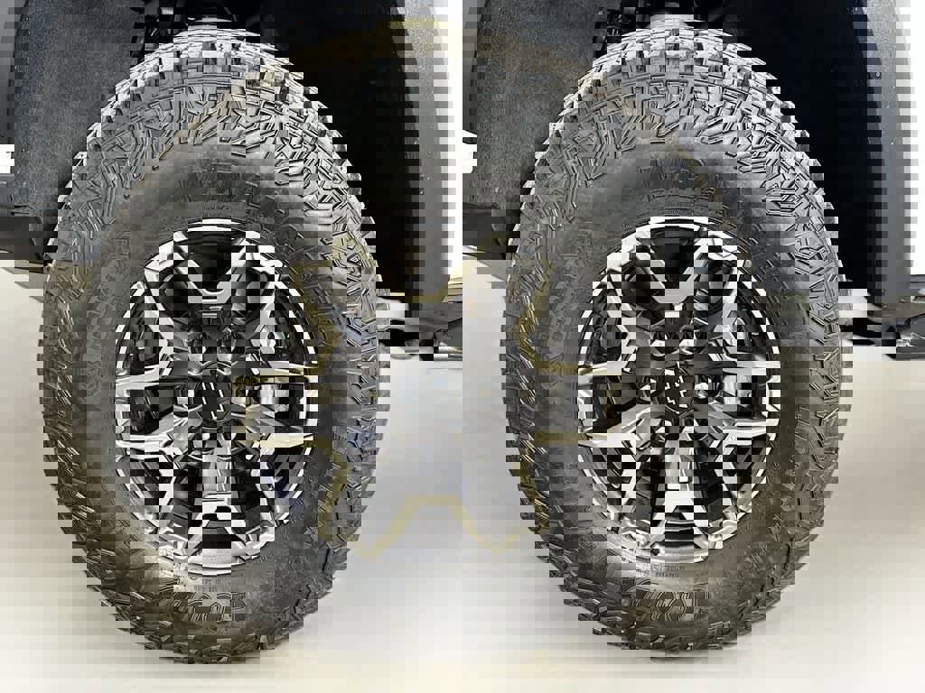 Used 2023 Chevrolet Colorado ZR2 image 8