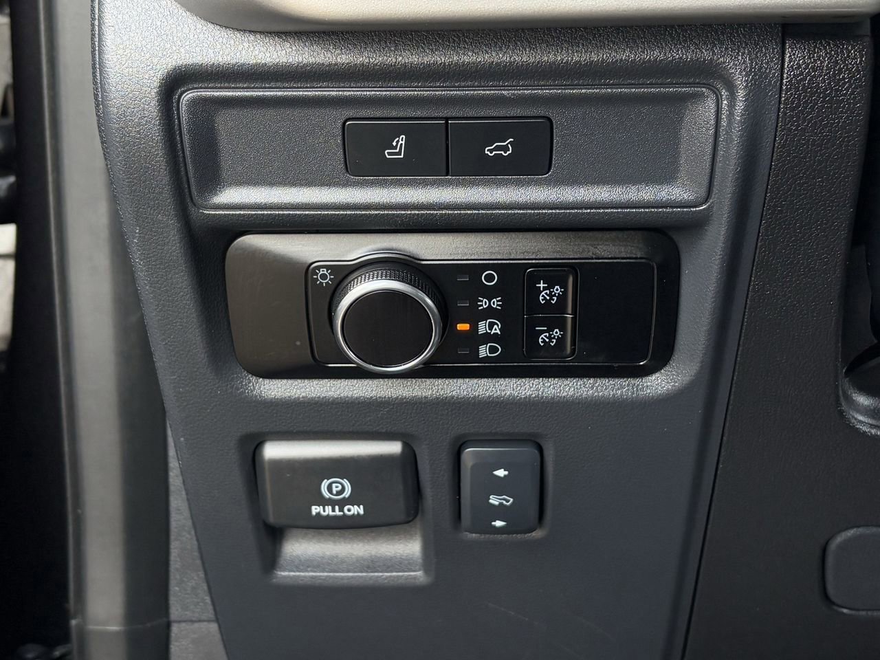 Certified 2024 Ford Expedition XLT image 25