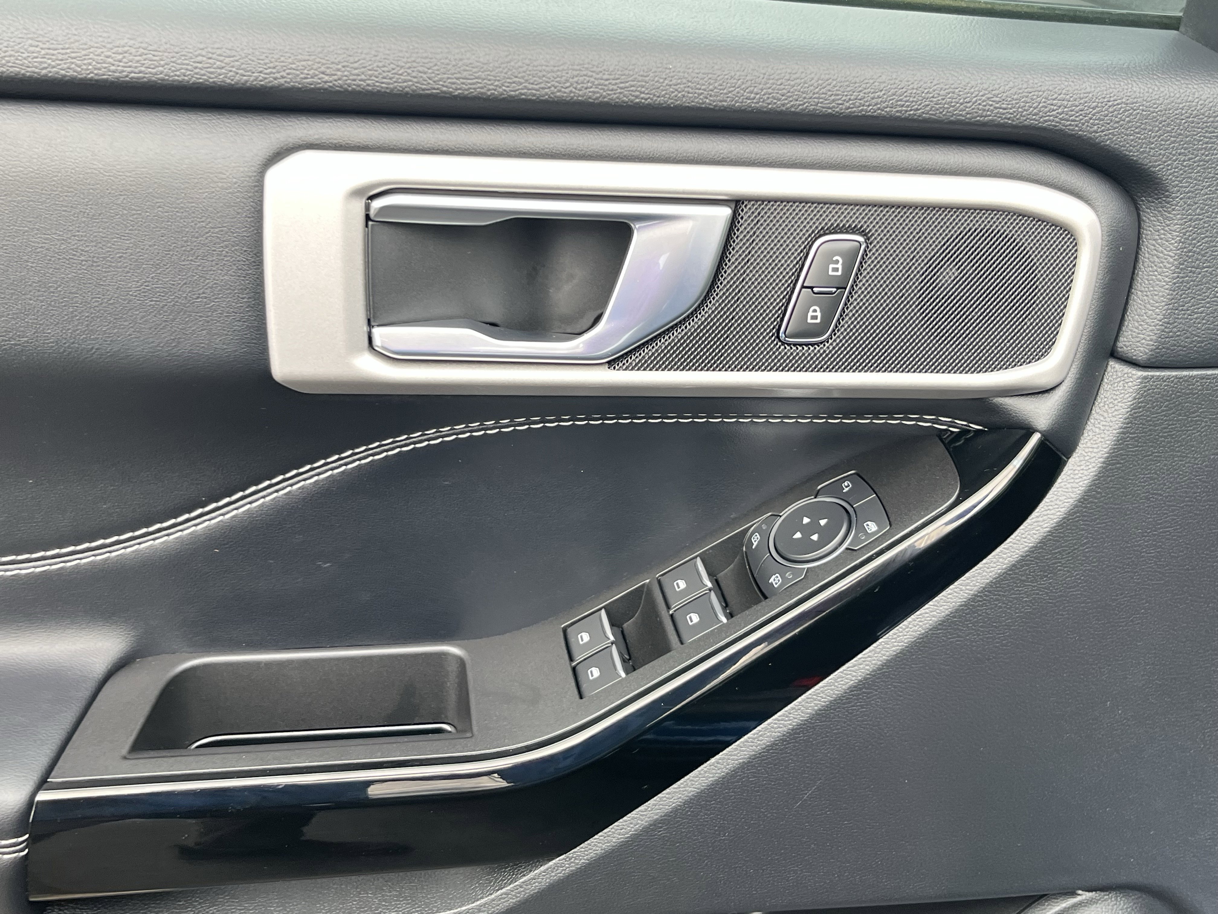 Certified 2022 Ford Explorer ST image 16