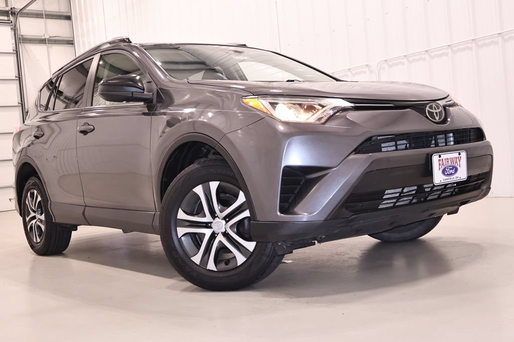 Used 2018 Toyota RAV4 LE w/ Carpet Mat Package AWD/4WD image 30