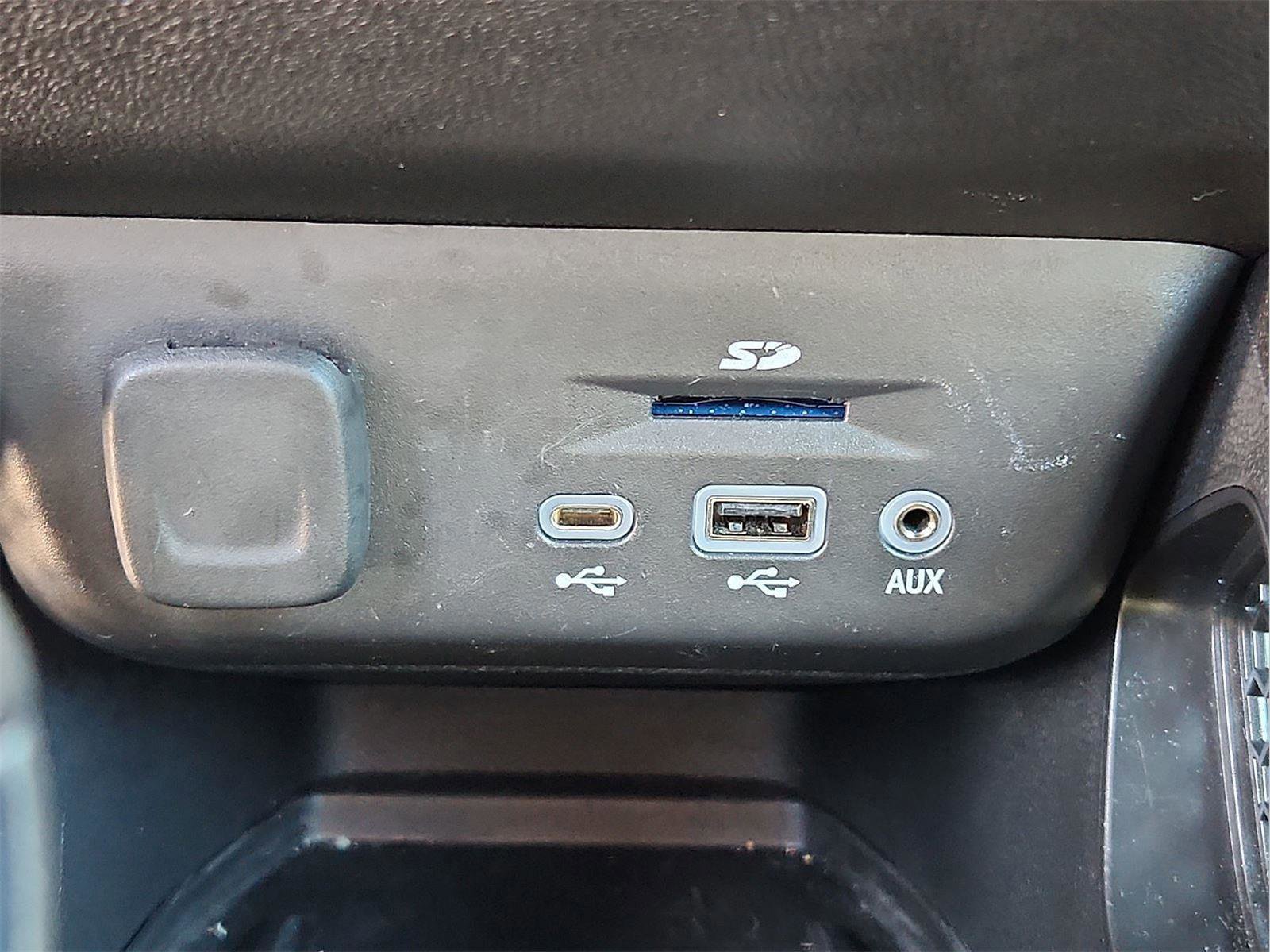 Used 2021 Chevrolet TrailBlazer RS w/ Technology Package image 22