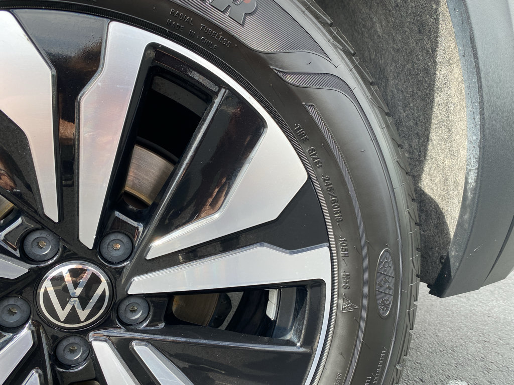 Used 2024 Volkswagen Atlas SE AWD/4WD image 3