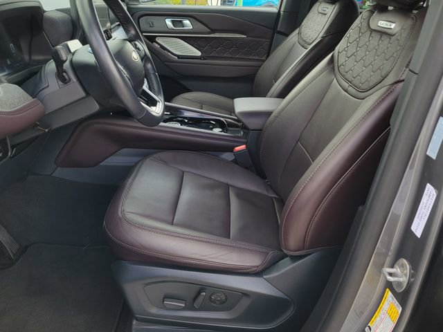 Certified 2025 Ford Explorer Platinum w/ LUX Leather Package AWD/4WD image 6