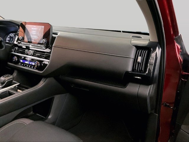 Used 2022 Nissan Pathfinder SV AWD/4WD image 15