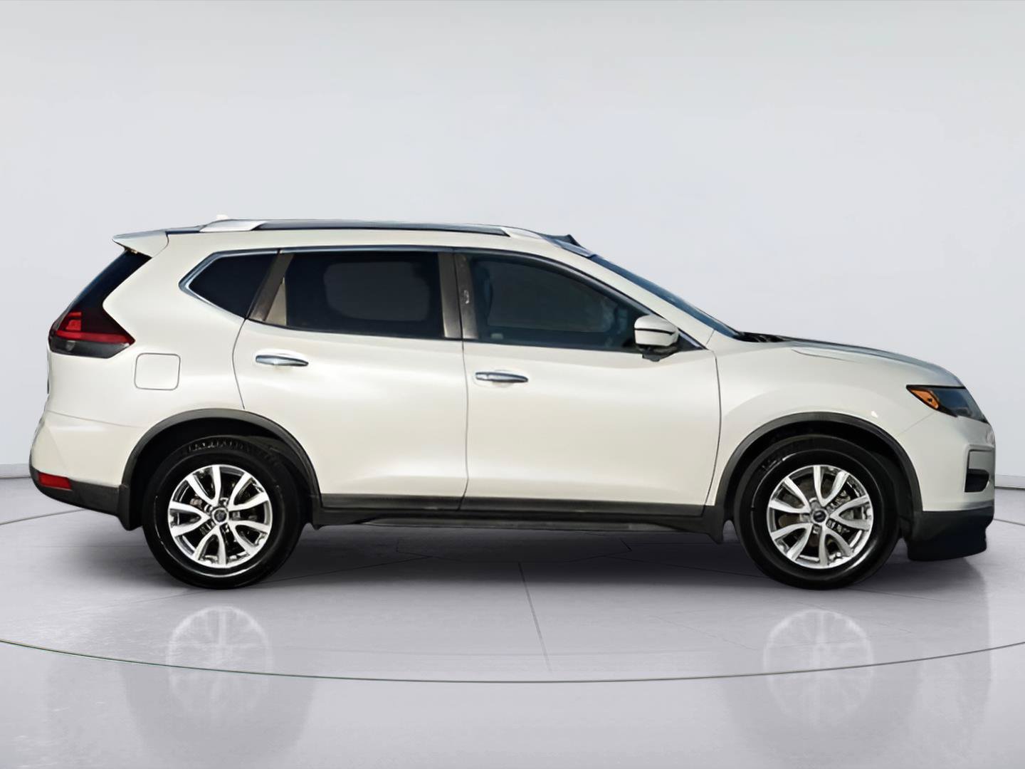 Used 2018 Nissan Rogue SV w/ Premium Package FWD image 5