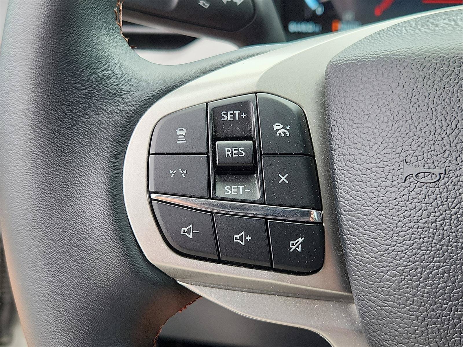 Certified 2025 Ford Explorer Active AWD/4WD image 17