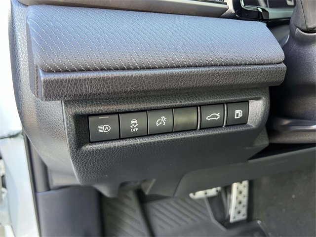 Used 2025 Toyota Camry SE w/ Convenience Package image 14