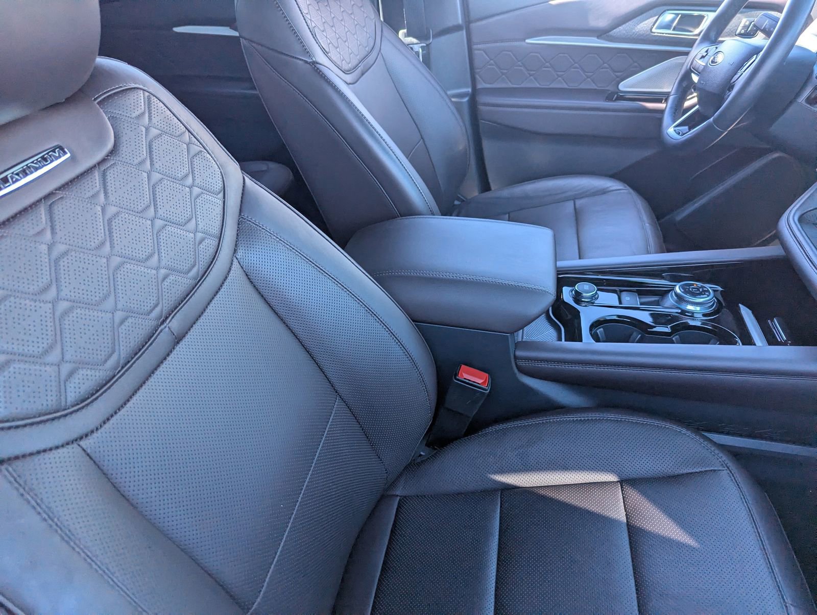 Certified 2025 Ford Explorer Platinum w/ LUX Leather Package image 10