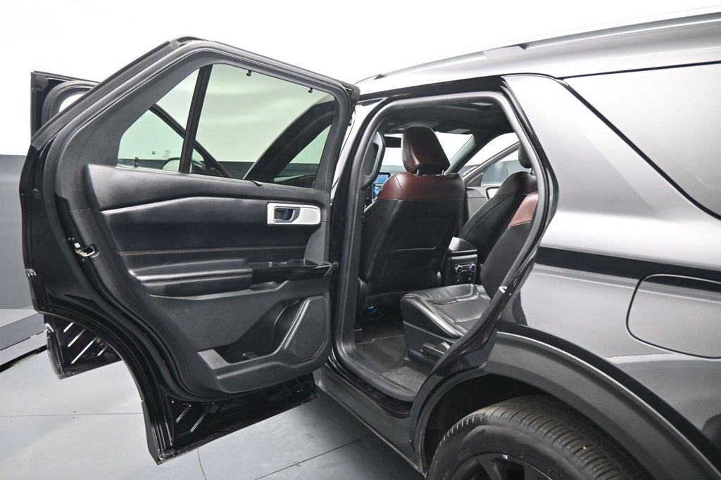 Certified 2022 Ford Explorer Platinum w/ Equipment Group 601A AWD/4WD image 19