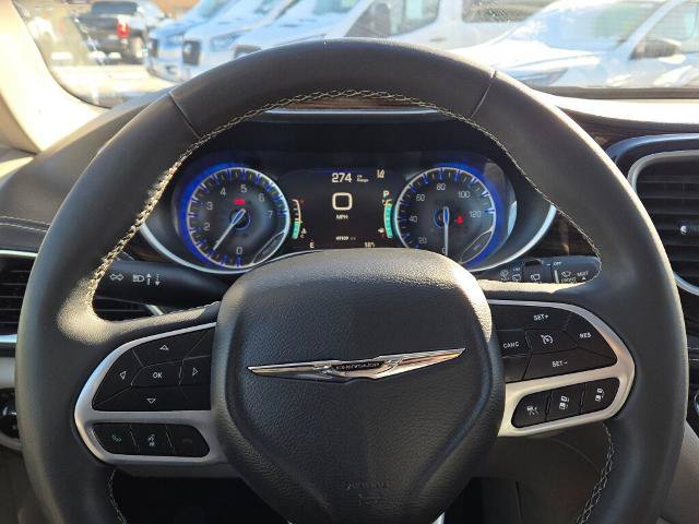 Used 2024 Chrysler Pacifica Limited FWD image 35