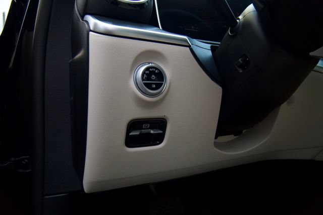 Used 2025 Mercedes-Benz C 300 4MATIC Sedan image 17
