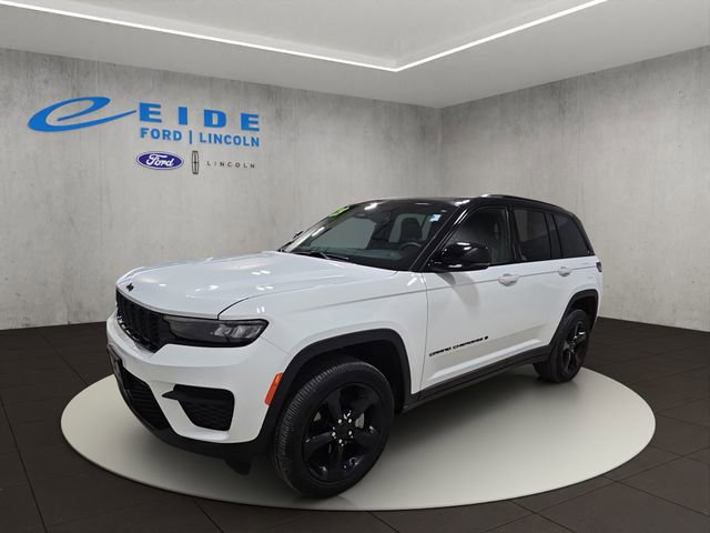 Used 2023 Jeep Grand Cherokee Altitude AWD/4WD image 5