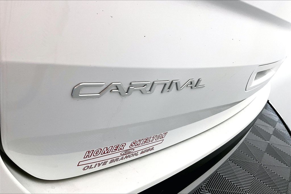 Used 2023 Kia Carnival LX FWD image 14