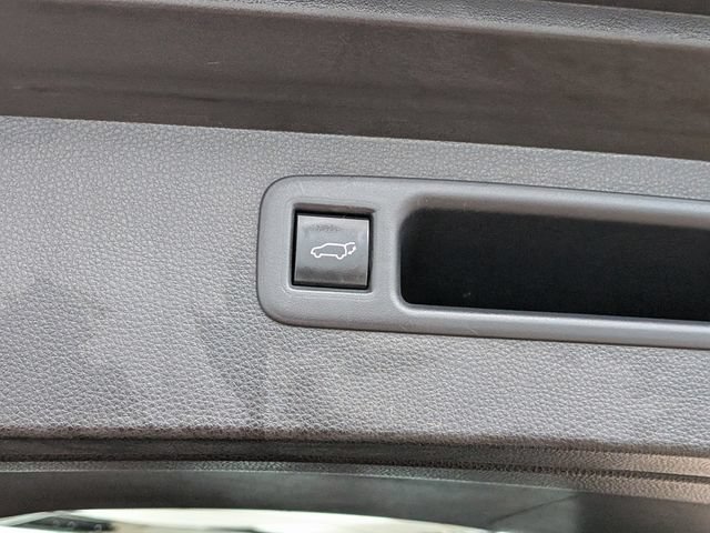 Used 2021 Toyota Highlander XLE AWD/4WD image 23