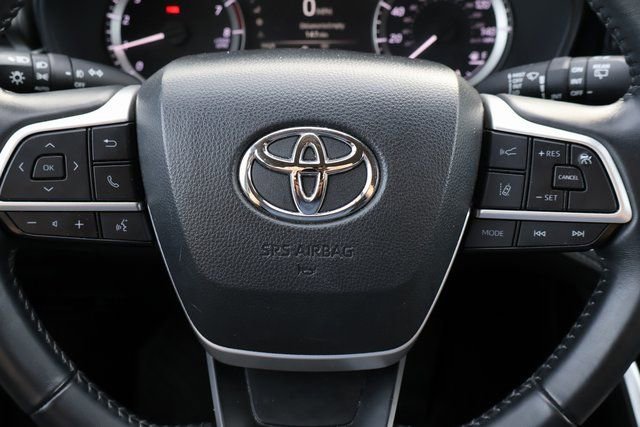 Used 2024 Toyota Highlander LE image 33