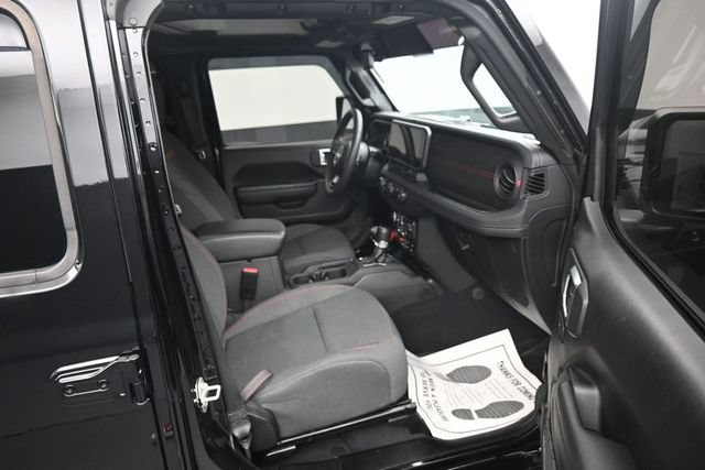 Used 2024 Jeep Gladiator Rubicon w/ Technology Group AWD/4WD image 13