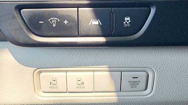 Used 2024 Kia Carnival LX image 10