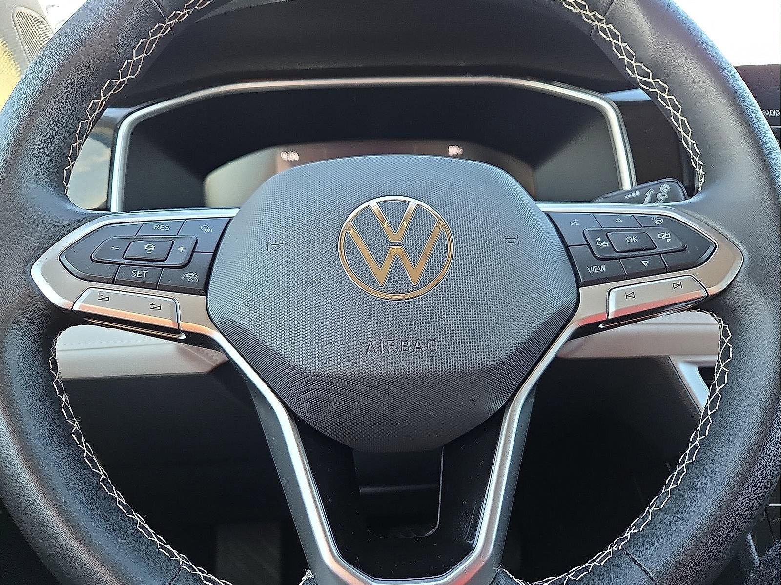 Used 2025 Volkswagen Taos SE image 24