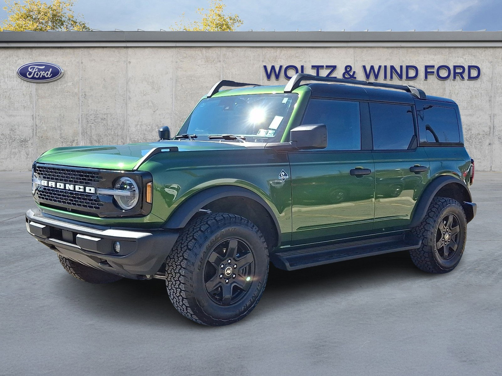 Certified 2025 Ford Bronco Outer Banks w/ Black Appearance Package image 6