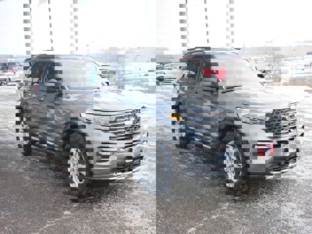 Certified 2022 Ford Explorer XLT w/ Equipment Group 202A image 3