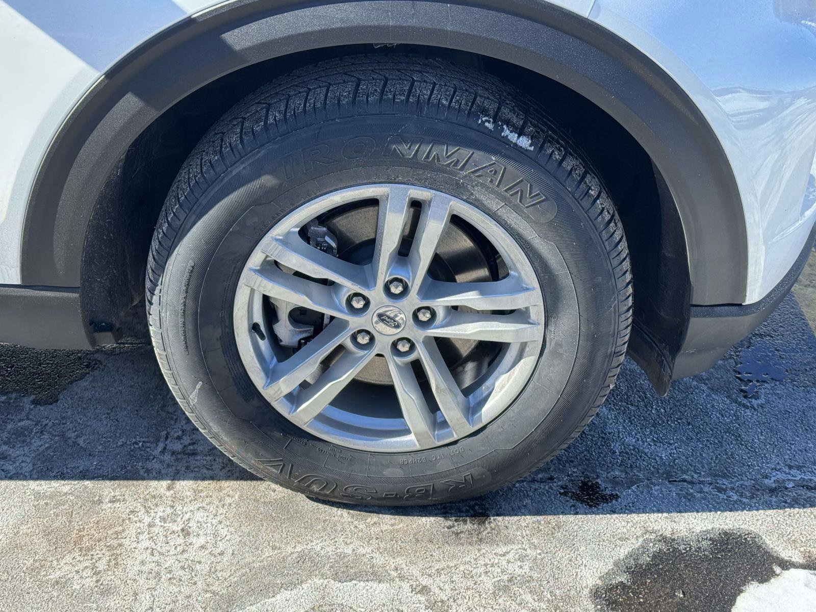 Certified 2022 Ford Explorer XLT w/ Equipment Group 202A image 5