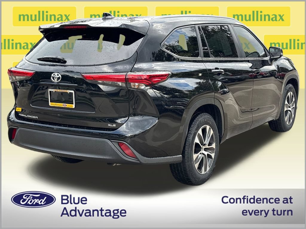 Used 2023 Toyota Highlander XLE FWD image 4