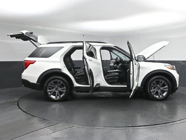 Certified 2024 Ford Explorer XLT w/ Equipment Group 202A AWD/4WD image 60