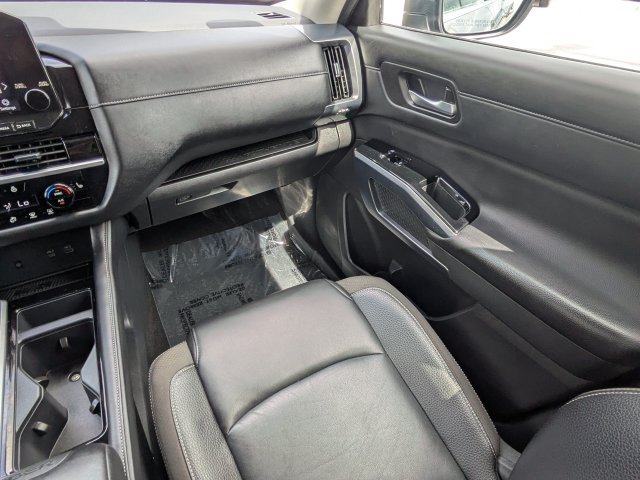 Used 2025 Nissan Pathfinder SL FWD image 18
