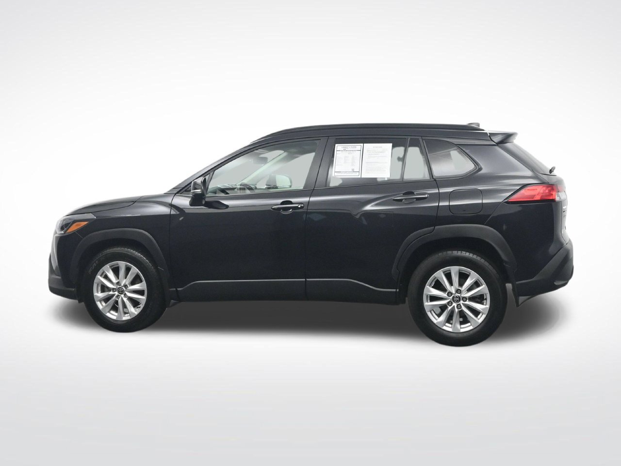 Used 2025 Toyota Corolla Cross LE FWD image 10