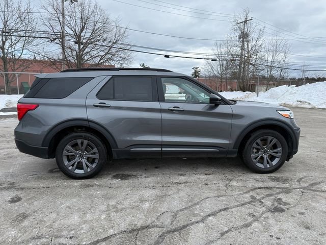 Certified 2022 Ford Explorer XLT w/ Equipment Group 202A image 4