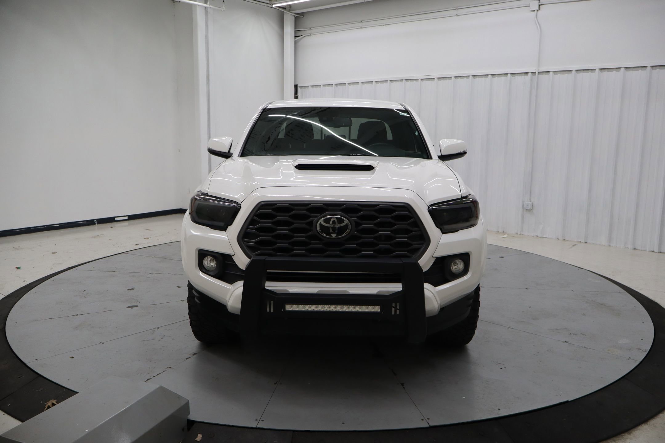 Used 2022 Toyota Tacoma TRD Sport w/ Technology Package image 14