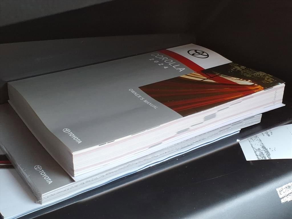 Used 2024 Toyota Corolla LE FWD image 30