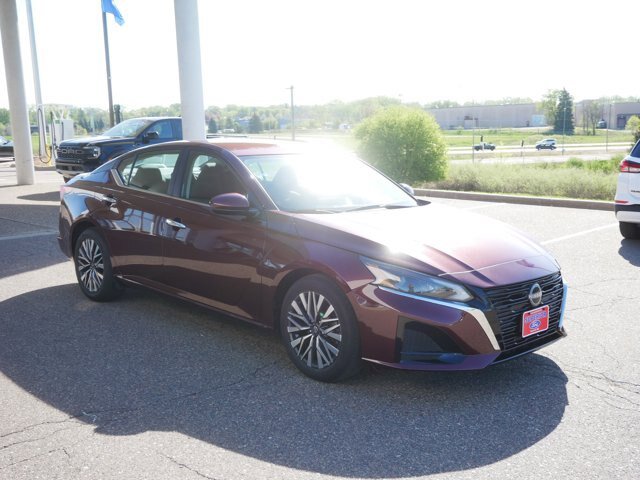 Used 2023 Nissan Altima 2.5 SV FWD image 3