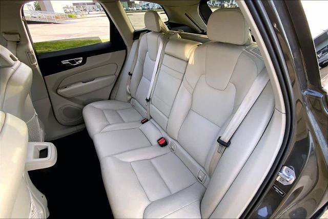 Used 2020 Volvo XC60 T5 Momentum image 21