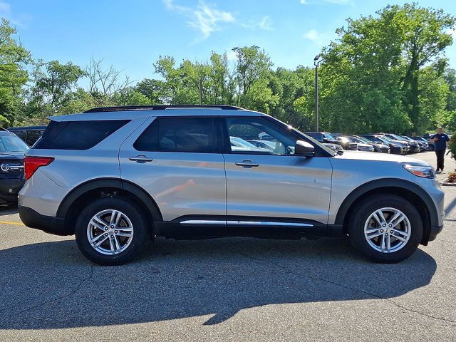 Certified 2023 Ford Explorer XLT w/ Equipment Group 202A AWD/4WD image 9