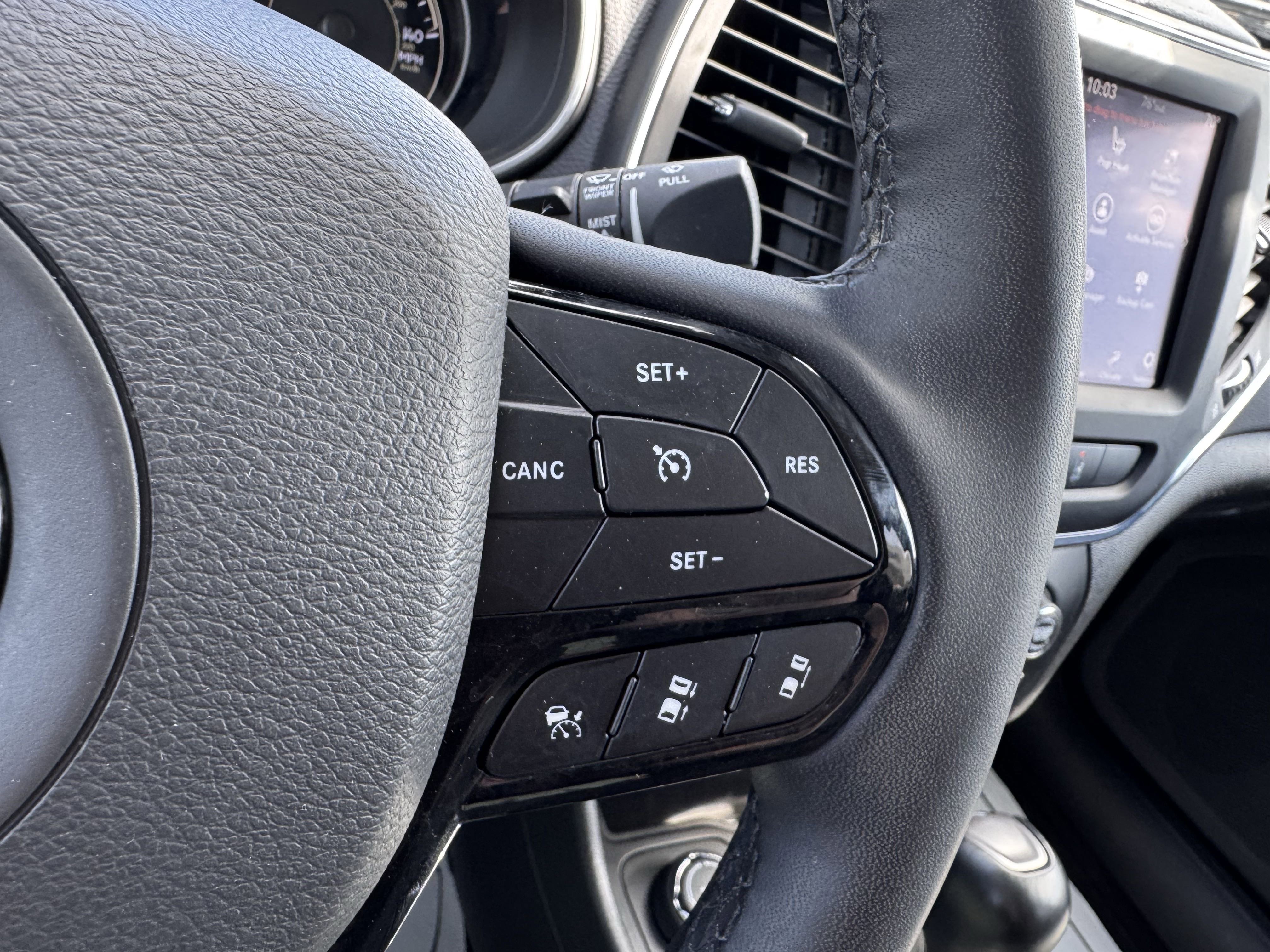 Used 2023 Jeep Cherokee Altitude Lux image 14