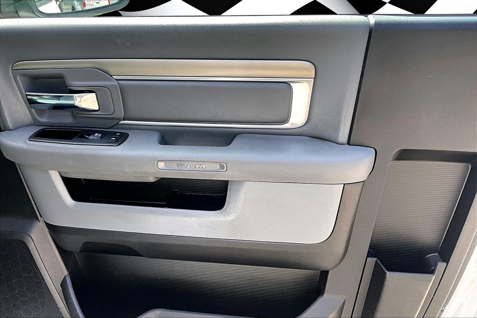 Used 2018 RAM 1500 Express RWD image 22