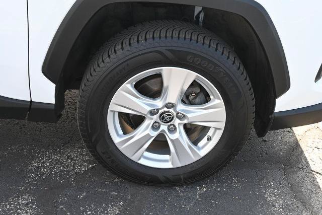 Used 2021 Toyota RAV4 LE AWD/4WD image 15
