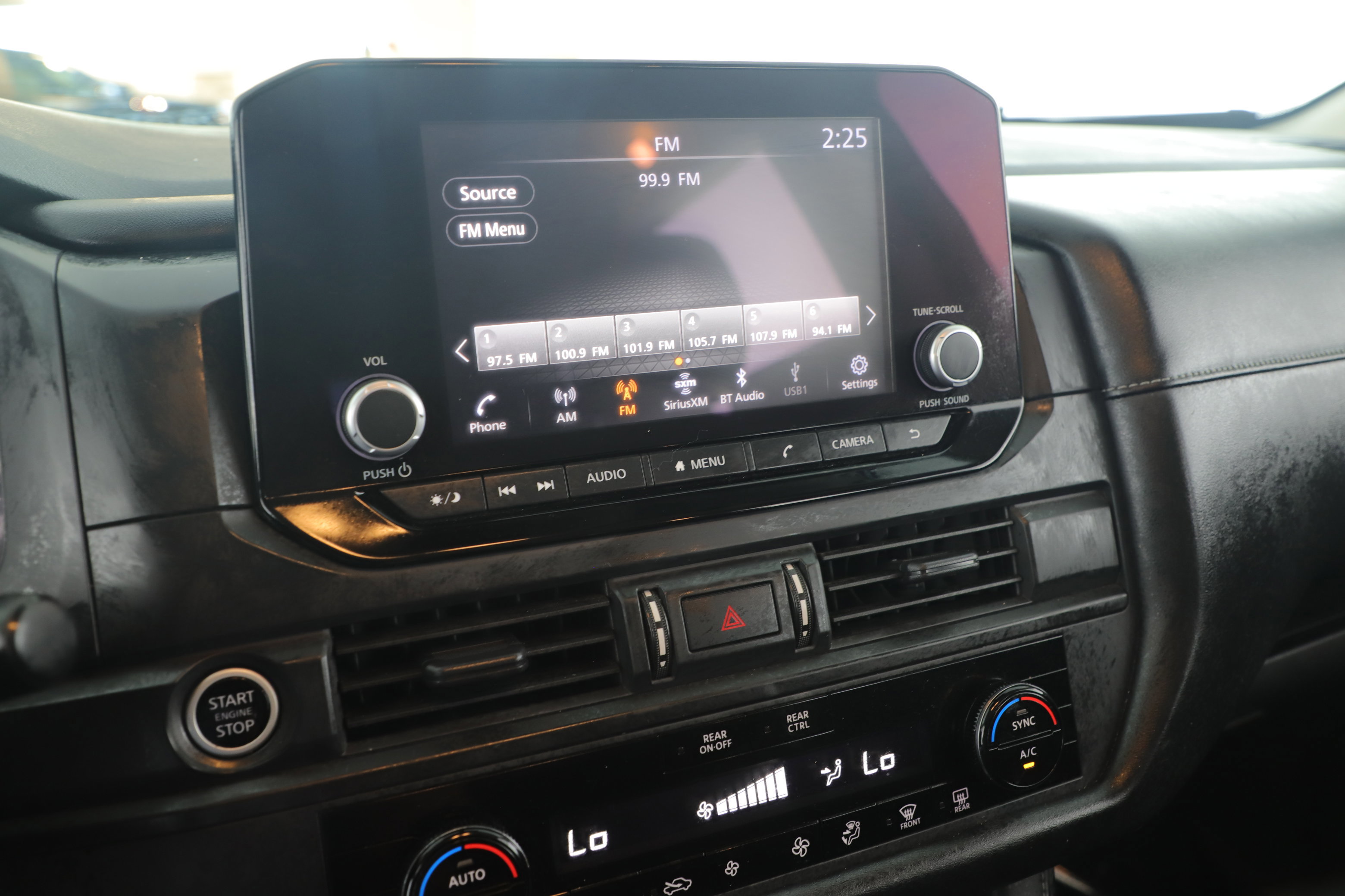 Used 2023 Nissan Pathfinder S image 14