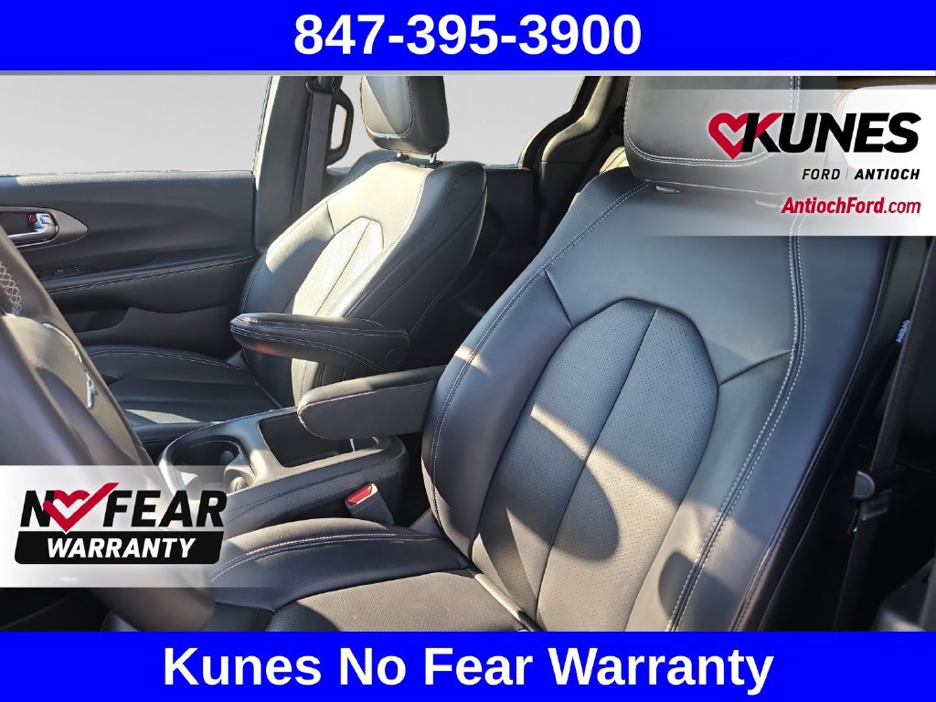 Used 2025 Chrysler Pacifica Select FWD image 23