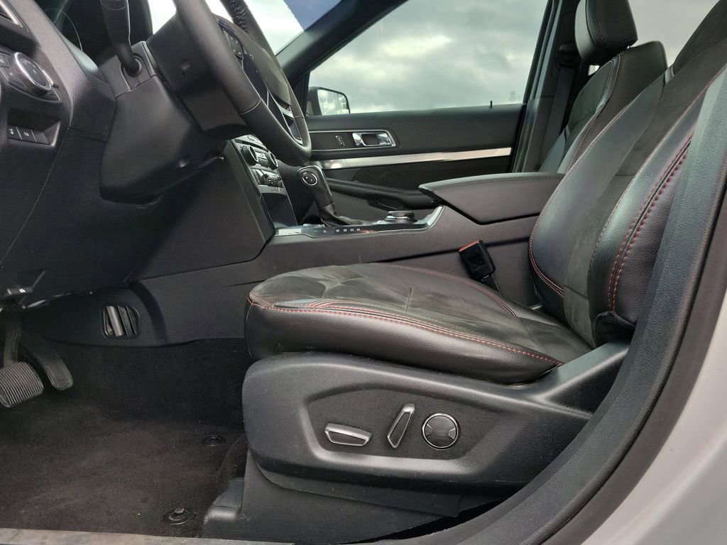 Certified 2021 Ford F150 XLT w/ Equipment Group 302A High image 17