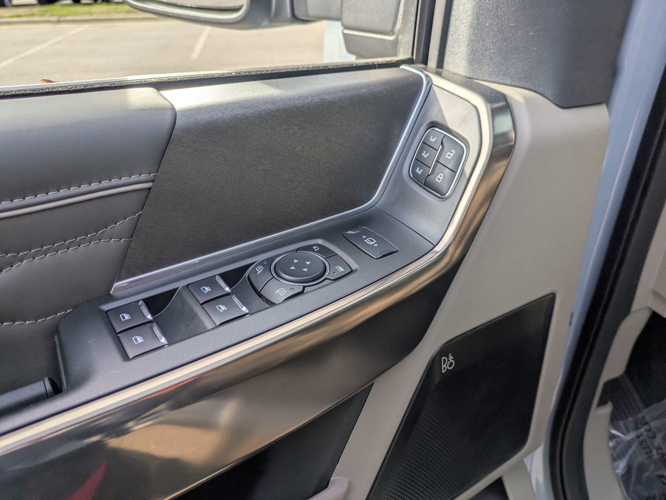 Certified 2025 Ford F450 Platinum w/ Platinum Plus Package AWD/4WD image 17