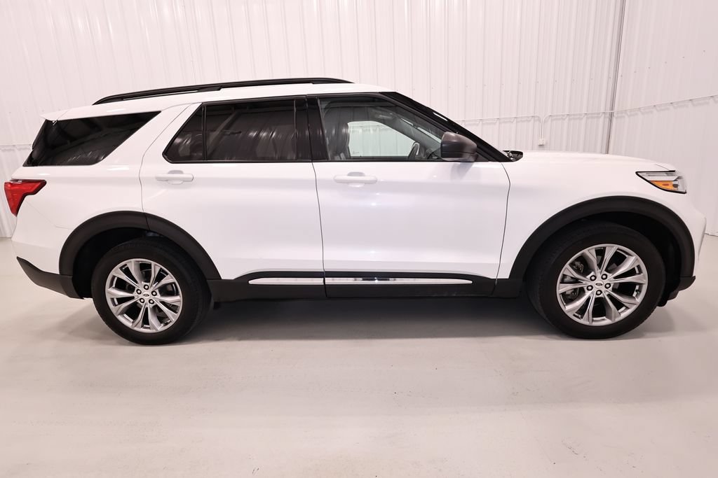 Certified 2023 Ford Explorer XLT w/ Equipment Group 202A AWD/4WD image 2