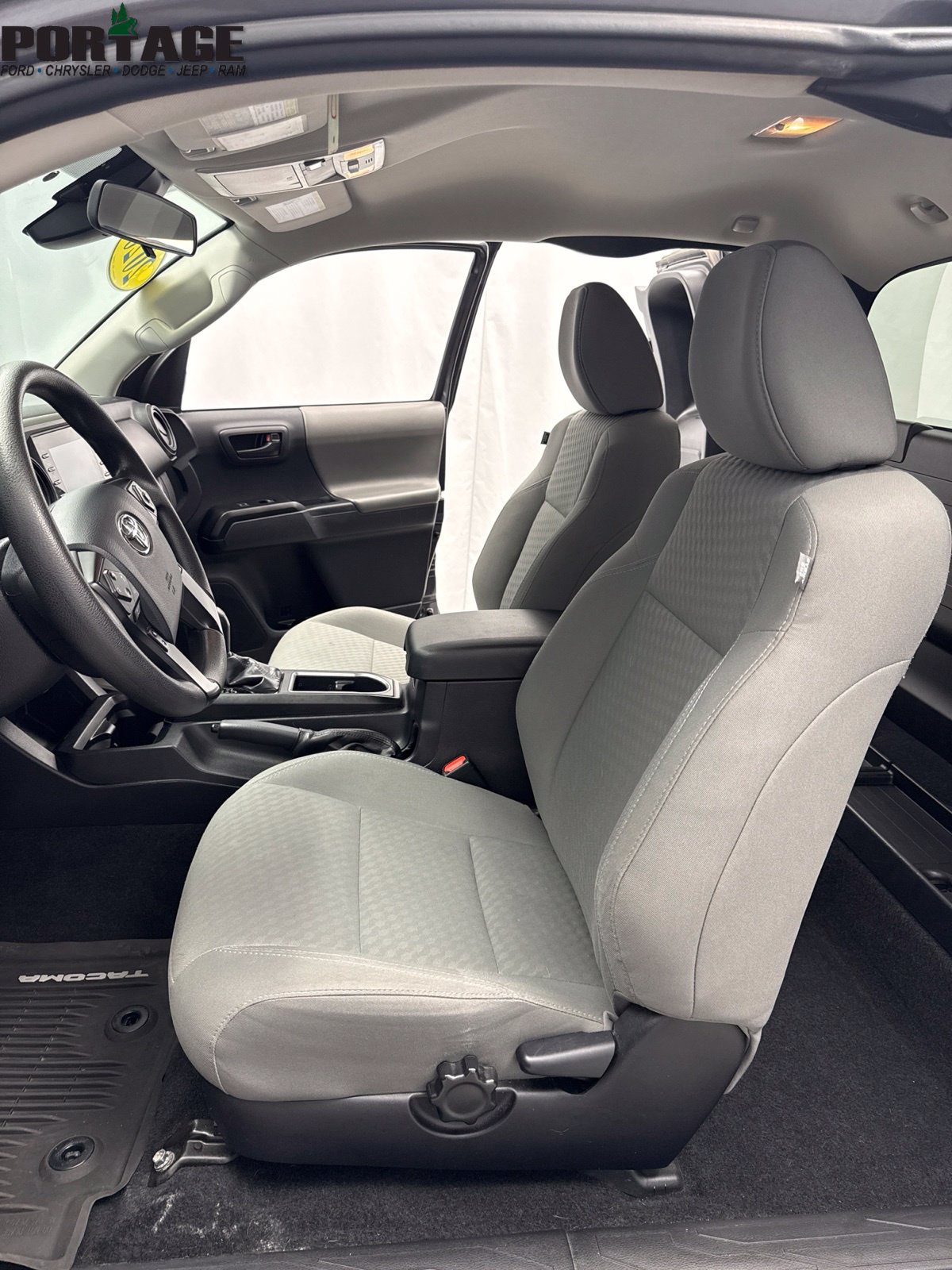 Used 2020 Toyota Tacoma SR5 AWD/4WD image 8