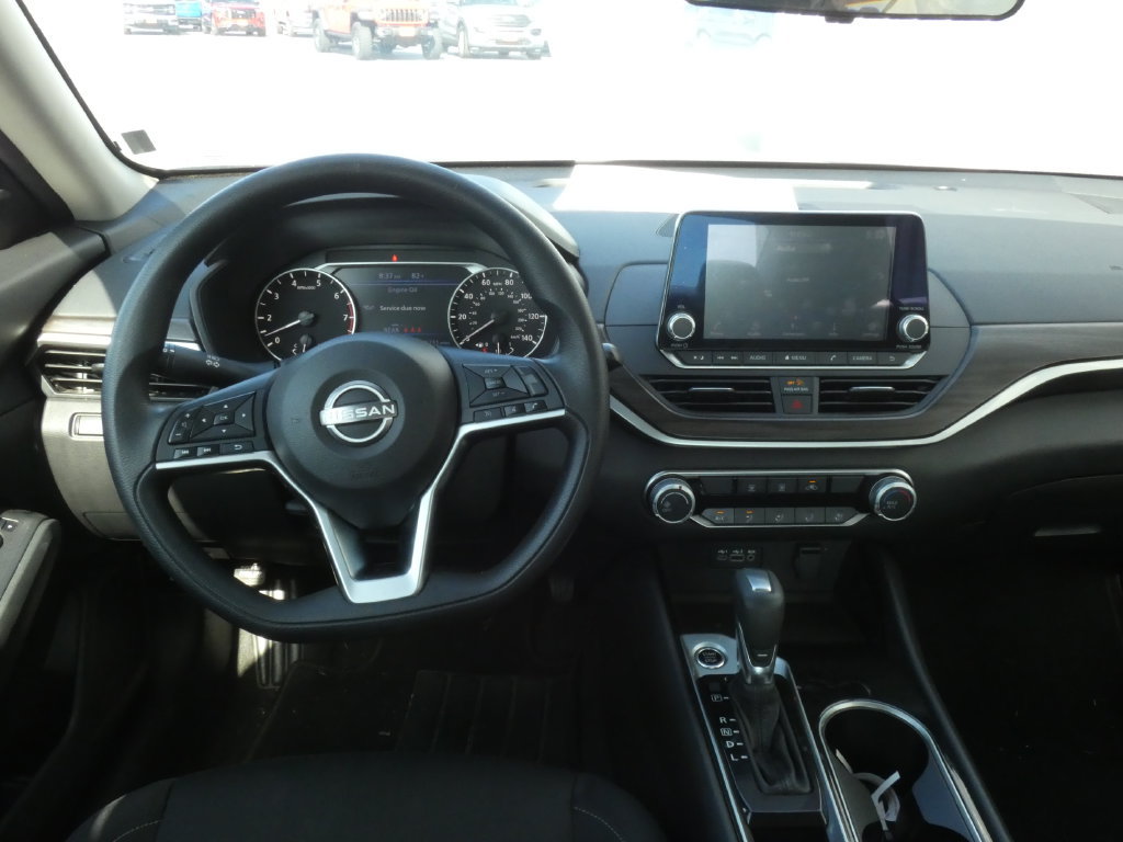 Used 2024 Nissan Altima 2.5 SV FWD image 10