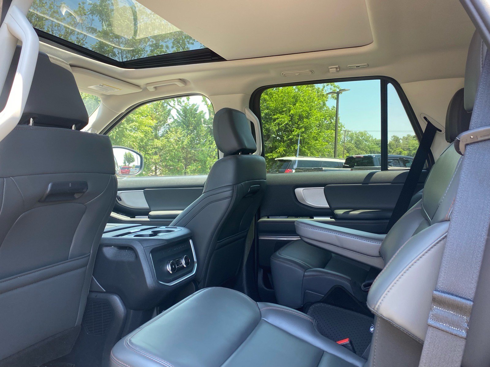 Certified 2025 Ford Expedition Active AWD/4WD image 18