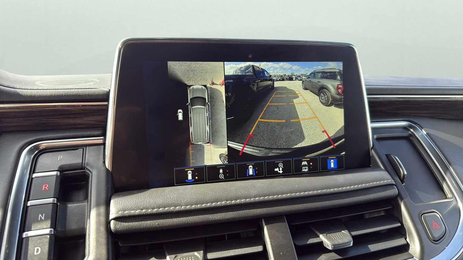 Used 2022 Chevrolet Suburban Z71 w/ Luxury Package image 17