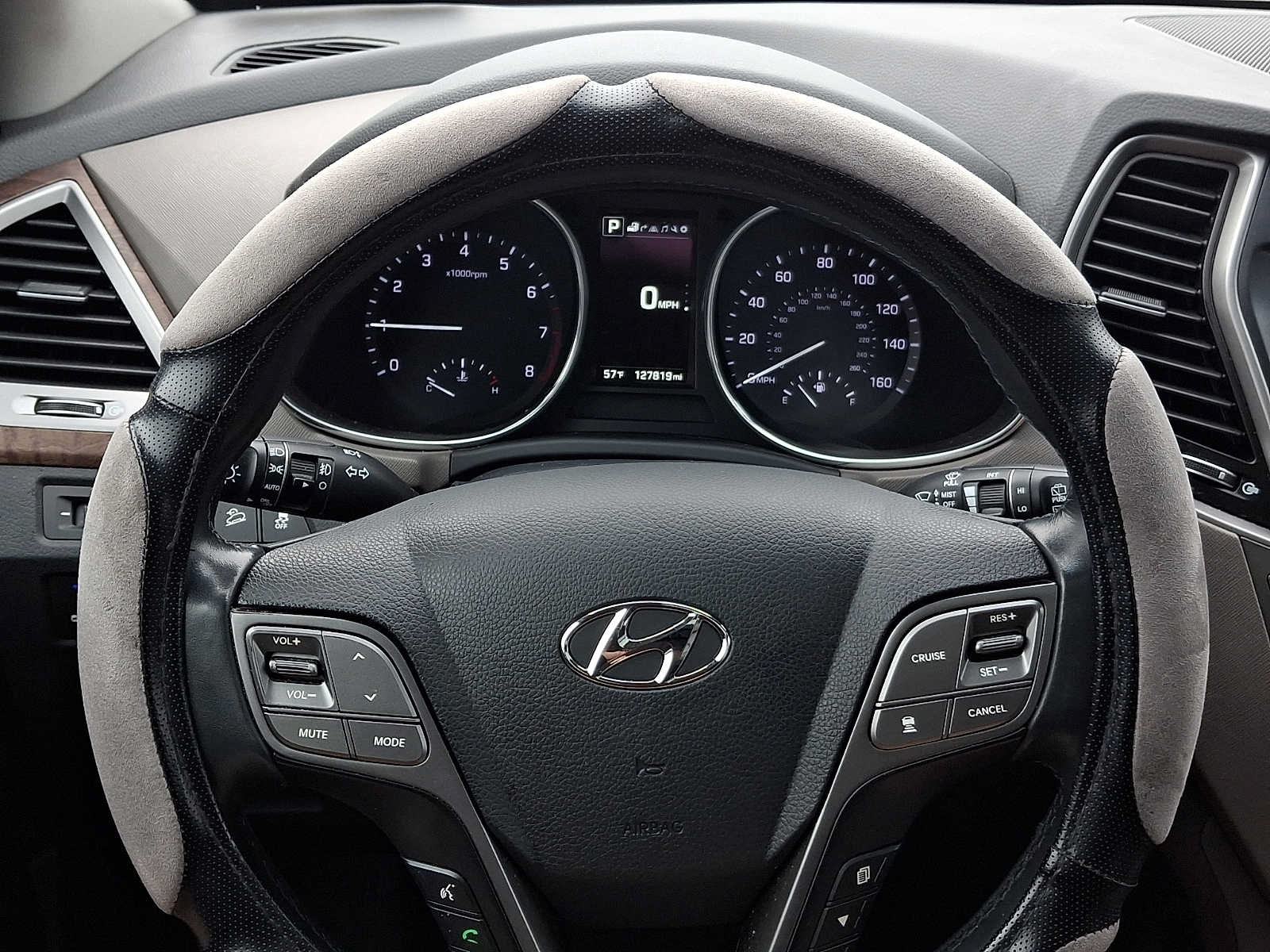Used 2017 Hyundai Santa Fe Limited AWD/4WD image 29