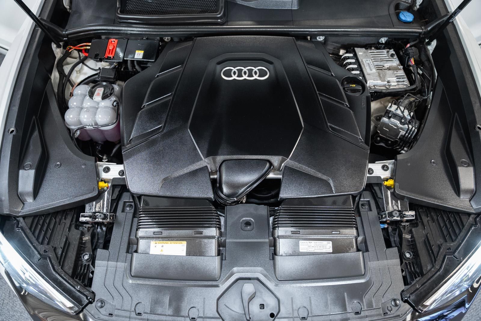 Used 2025 Audi Q8 Premium Plus AWD/4WD image 22