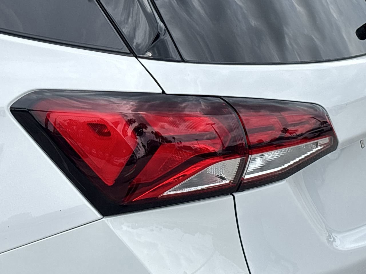 Used 2024 Chevrolet Equinox LS w/ LS Convenience Package image 13